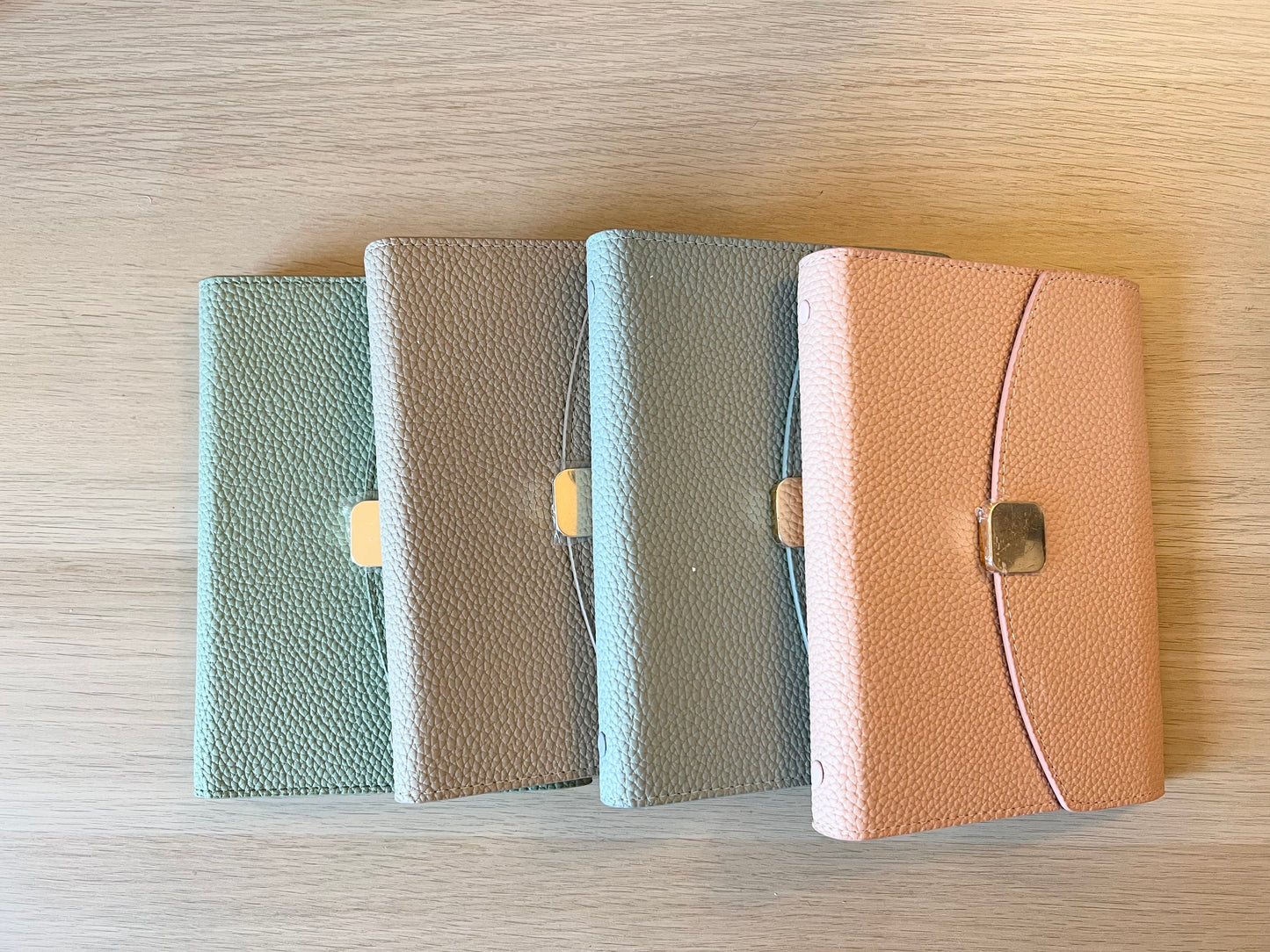 Classeur A6 6 anneaux similicuir effet peau de pêche