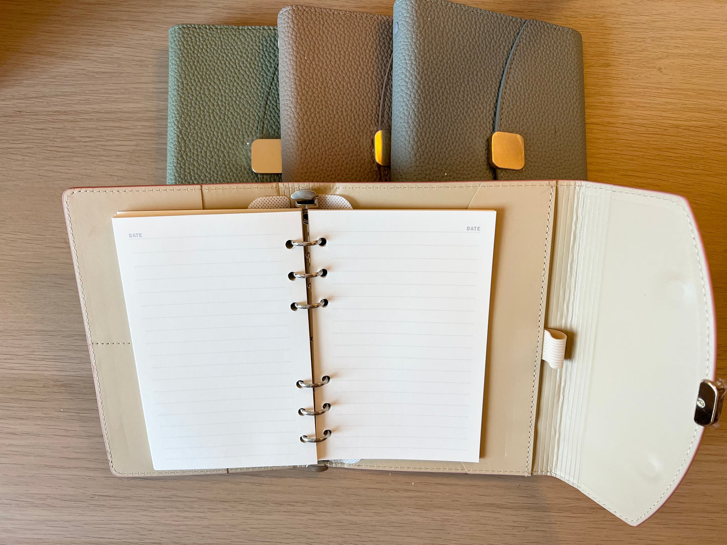 Classeur A6 6 anneaux similicuir effet peau de pêche