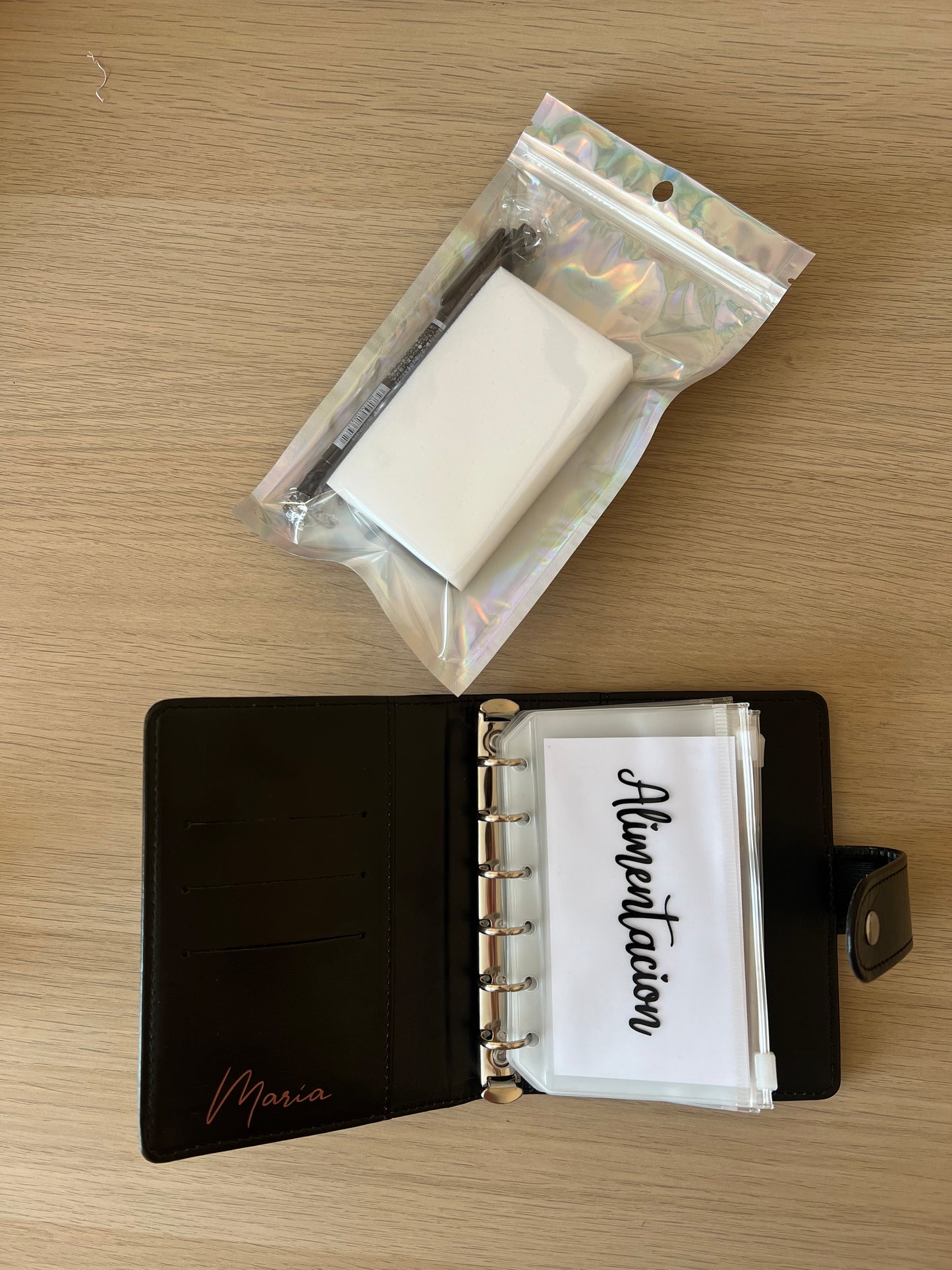 Pack classeur budget A7 avec 6 enveloppes, 6 trackers, 1 marqueur indélébile et une gomme magique