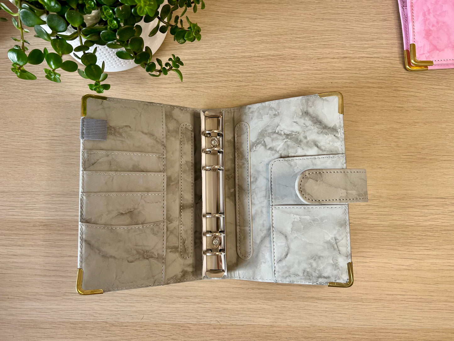 Classeur A6 6 anneaux effet marbré coins renforcés